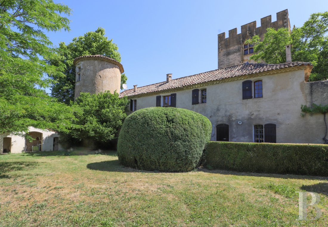 Dans les Alpes-de-Haute-Provence, entre Manosque et le lac de Sainte-Croix, un château du 12e siècle au cœur d’une vallée préservée - photo  n°10